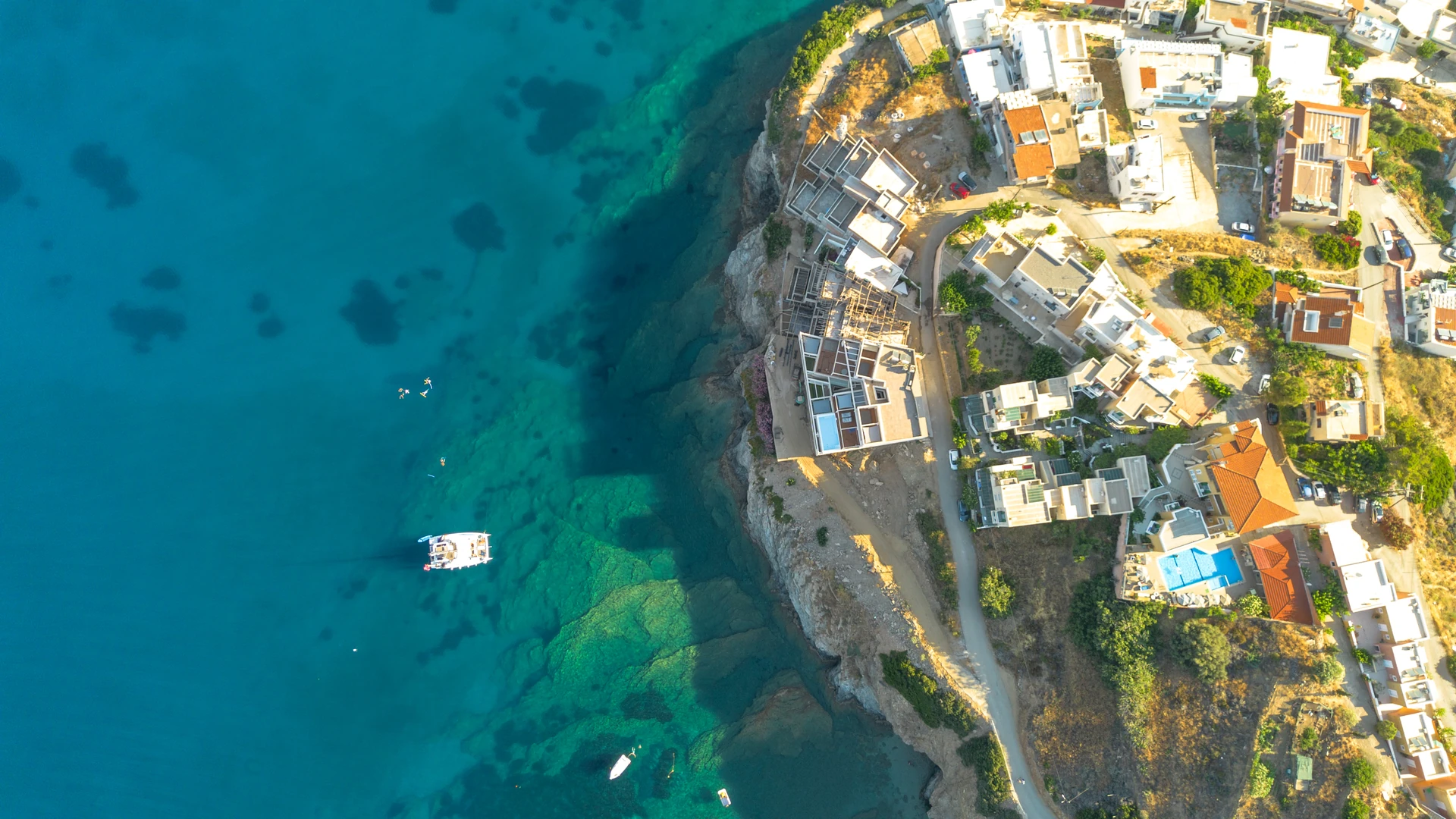 Καταμαράν DanEri στην ακτή της Κρήτης